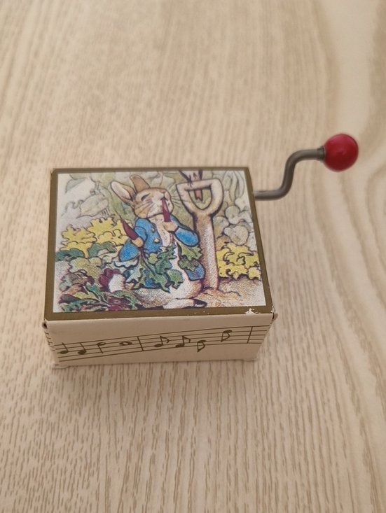 Other - Vintage Beatrix Potter Mini Hand Crank Music Box Cardboard WORKS GREAT RARE!!